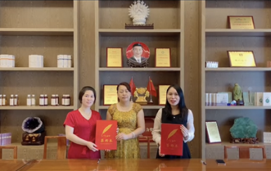 恭喜龍女士呂女士成功加入翌芙萊大家庭，成為翌芙萊美業傳播天使。